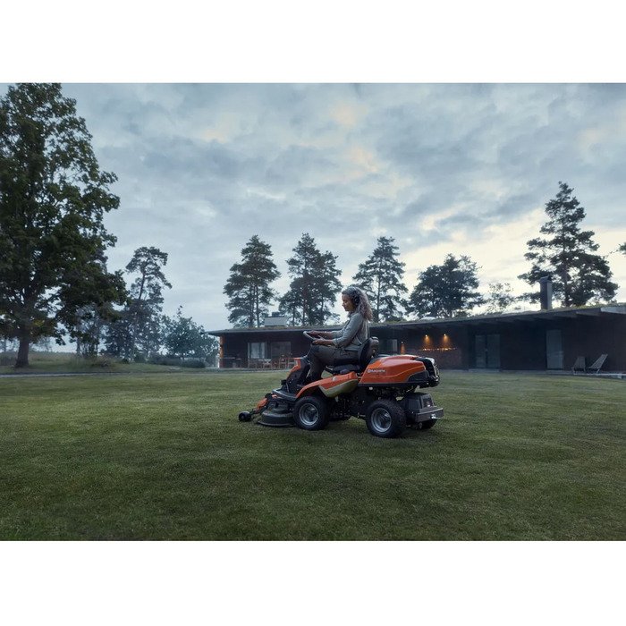 HUSQVARNA-Frontmaeher-R-216T-AWD-inkl.-Combi-Maehwerk-103cm-7.jpg husqvarna frontmaeher r 216t awd inkl. combi maehwerk 103cm 7.jpg